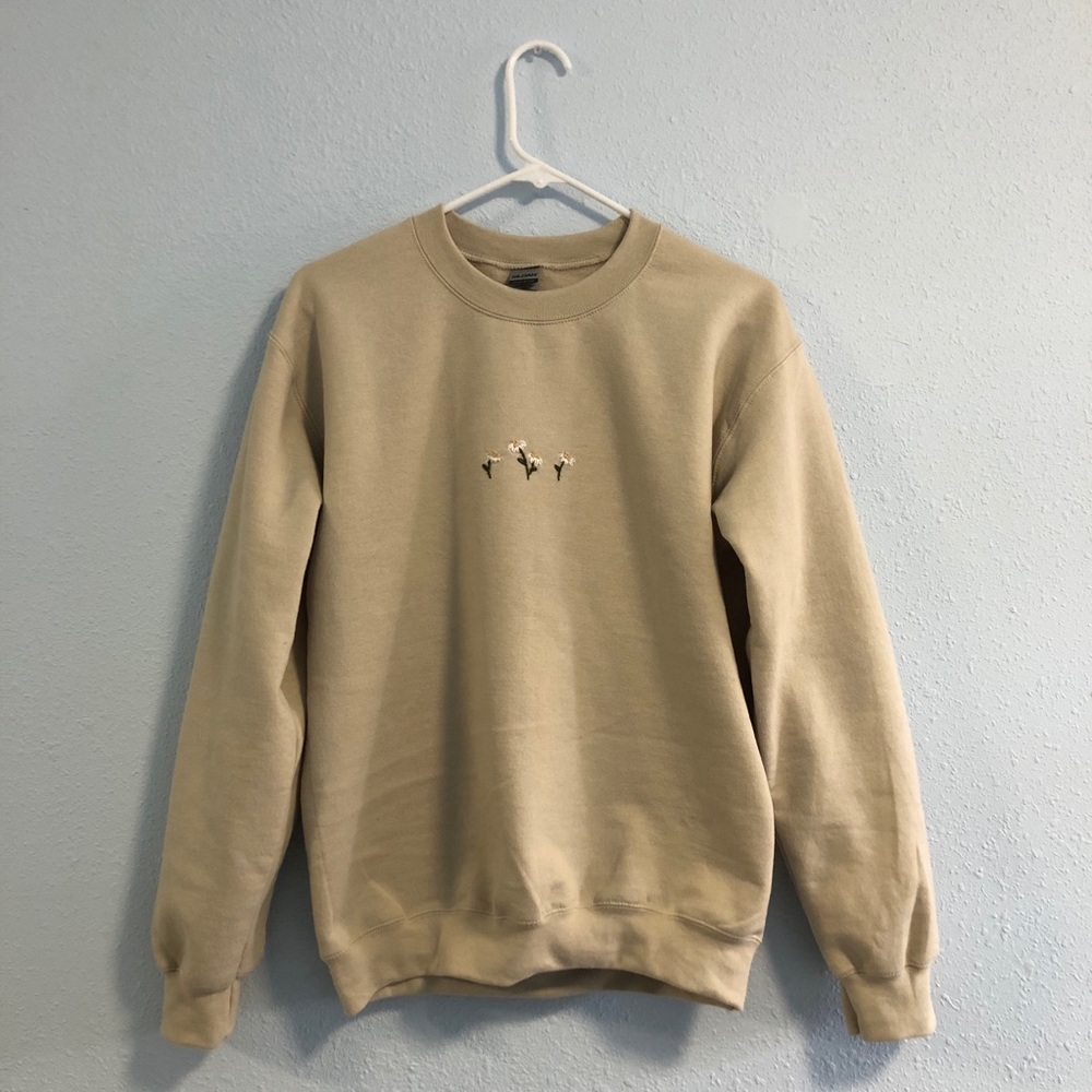 embroidered “lazy daisies” sweatshirt
